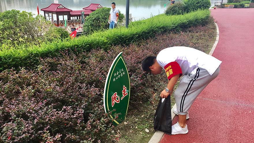 城區(qū)河道環(huán)境衛(wèi)生清理志愿服務 (3) 城區(qū)河道環(huán)境衛(wèi)生清理志愿服務 (3)