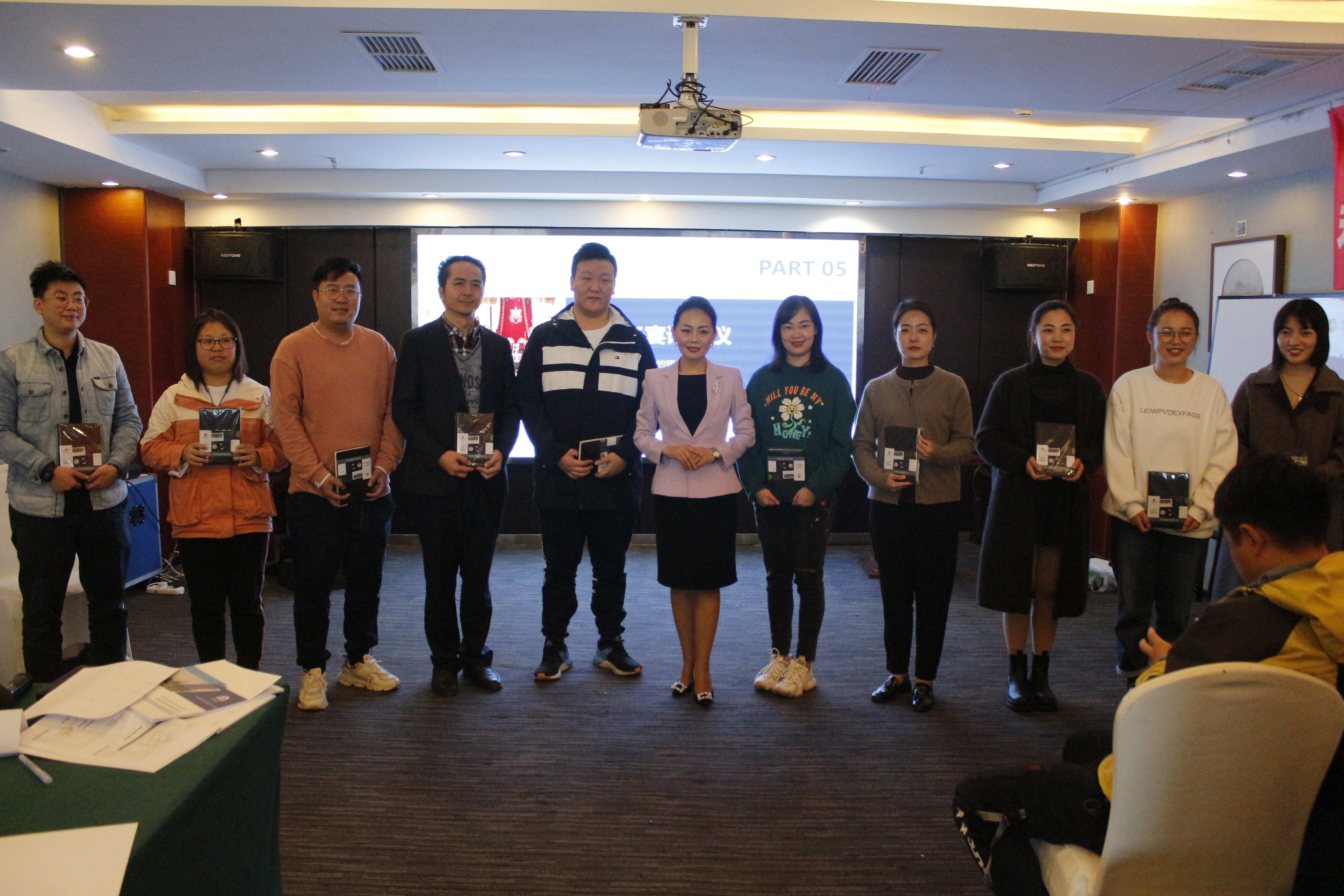 嘉來置業(yè)開展《商務(wù)接待與拜訪禮儀》培訓(xùn)