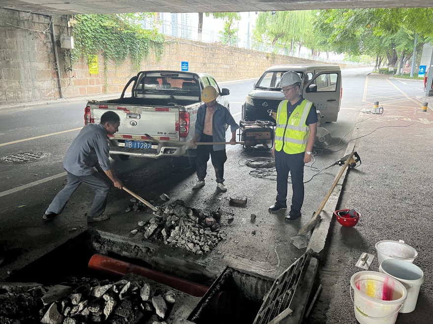 3工作人員督導(dǎo)內(nèi)澇點(diǎn)清淤_副本 3工作人員督導(dǎo)內(nèi)澇點(diǎn)清淤_副本