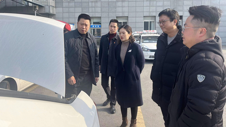 圖三：集團黨委委員、副總經(jīng)理賀維維督導綿實股份安全工作