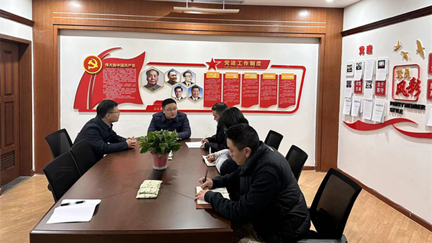 圖五：集團總會計師齊飛、副總經(jīng)理馬江水督導金控小貸安全工作